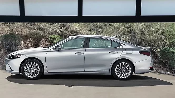 Lexus ES Left Side View | Hooter