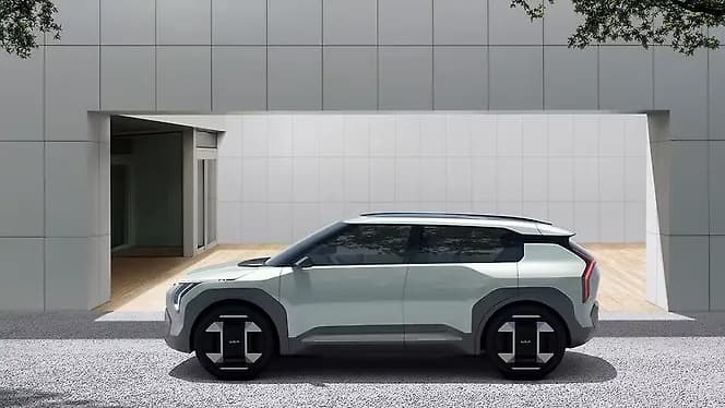 Kia EV3 Left Side View | Hooter