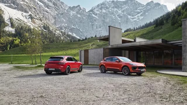 Porsche Macan Right Front Three Quarter