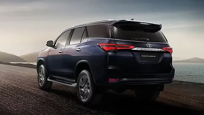Toyota Fortuner Rear View | Hooter