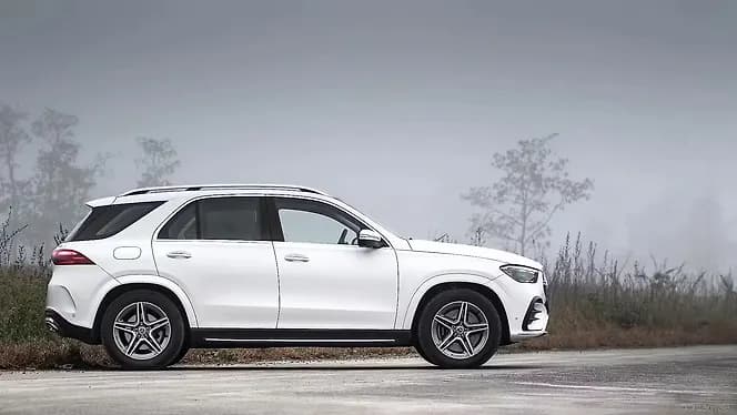 Mercedes-Benz GLE Right Side View | Hooter