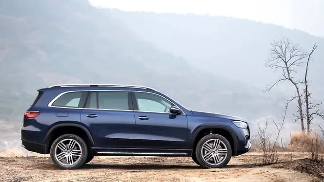 Mercedes-Benz GLS Right Side View | Hooter