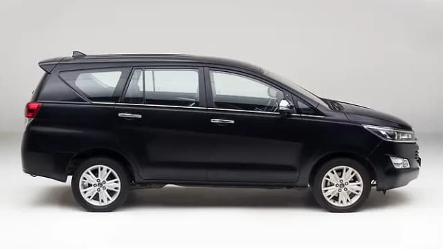 Toyota Innova Crysta [2016-2020] Right Side View