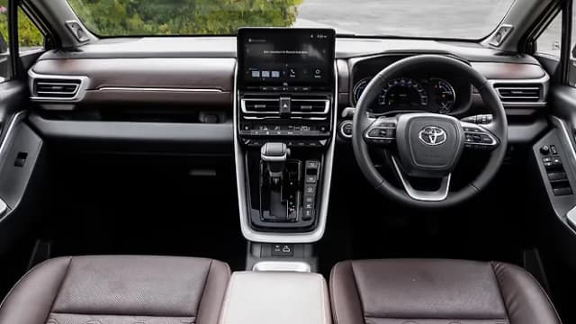 Toyota Innova Hycross Dashboard