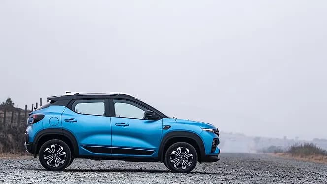 Renault Kiger [2021-2022] Right Side View