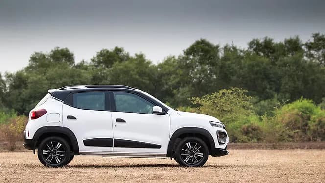 Renault Kwid Right Side View | Hooter