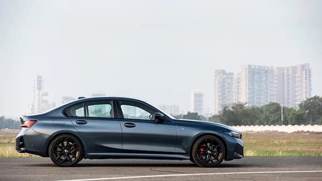 BMW M340i Right Side View