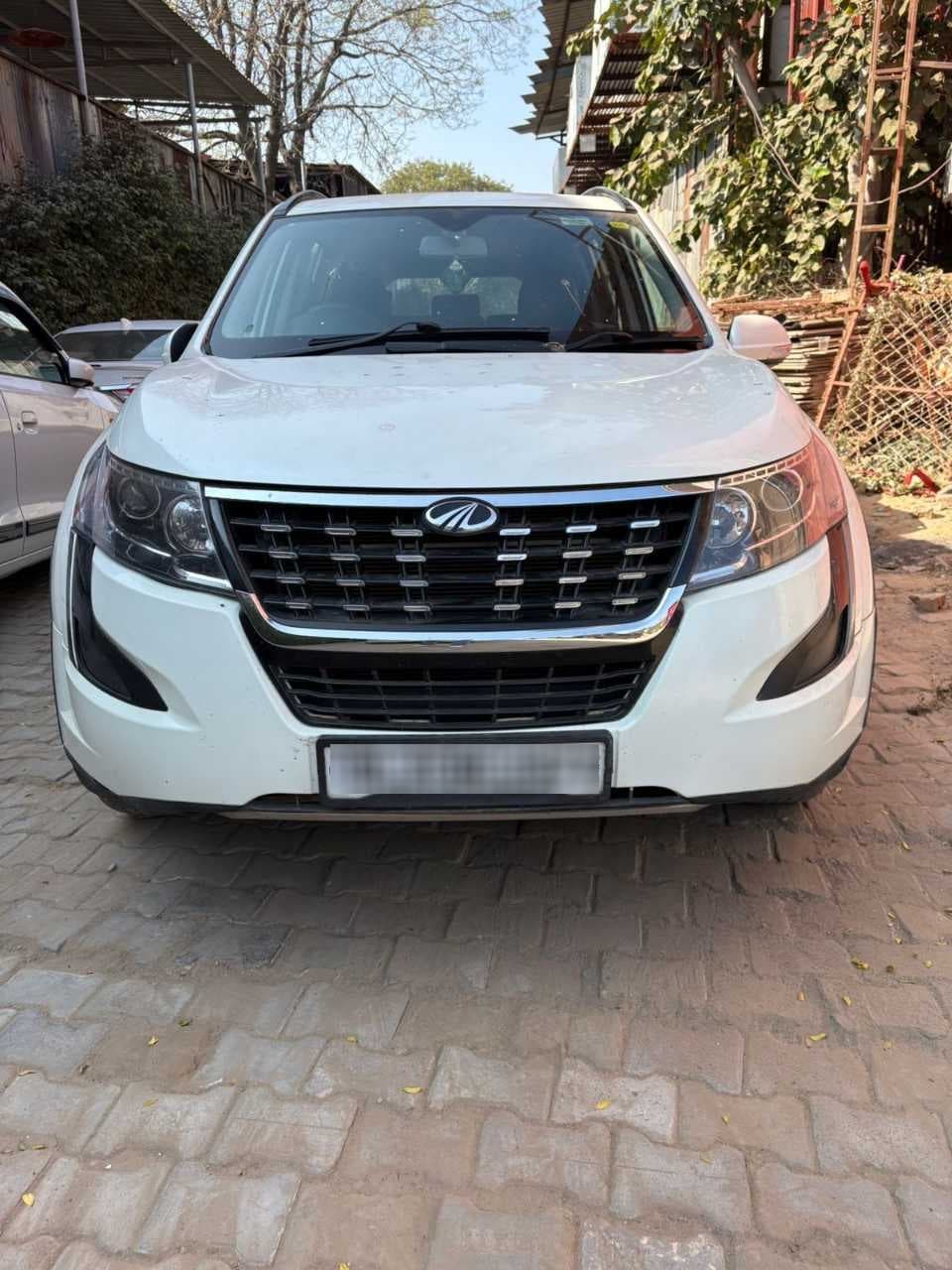 EXTERIOR image for MAHINDRA XUV500 FWD W7 | Hooter