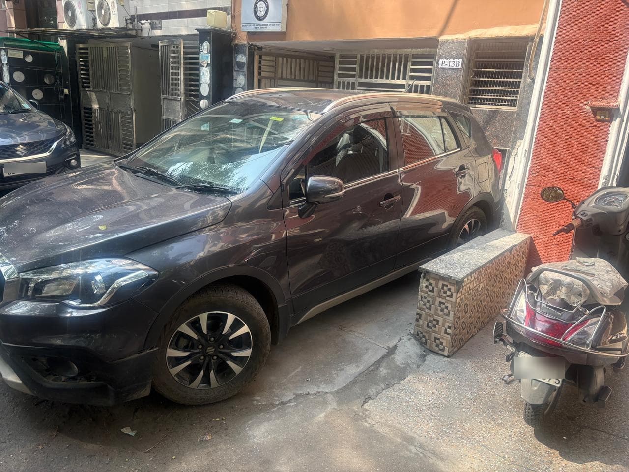 Maruti Suzuki S-CROSS SMART HYBRID ALPHA AT 2022 exterior | Hooter