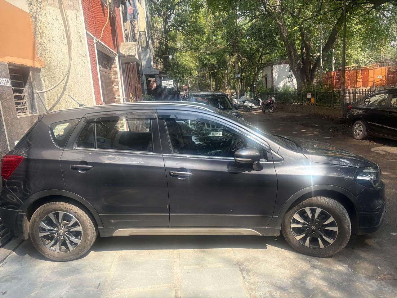 Maruti Suzuki S-CROSS SMART HYBRID ALPHA AT 2022 exterior | Hooter