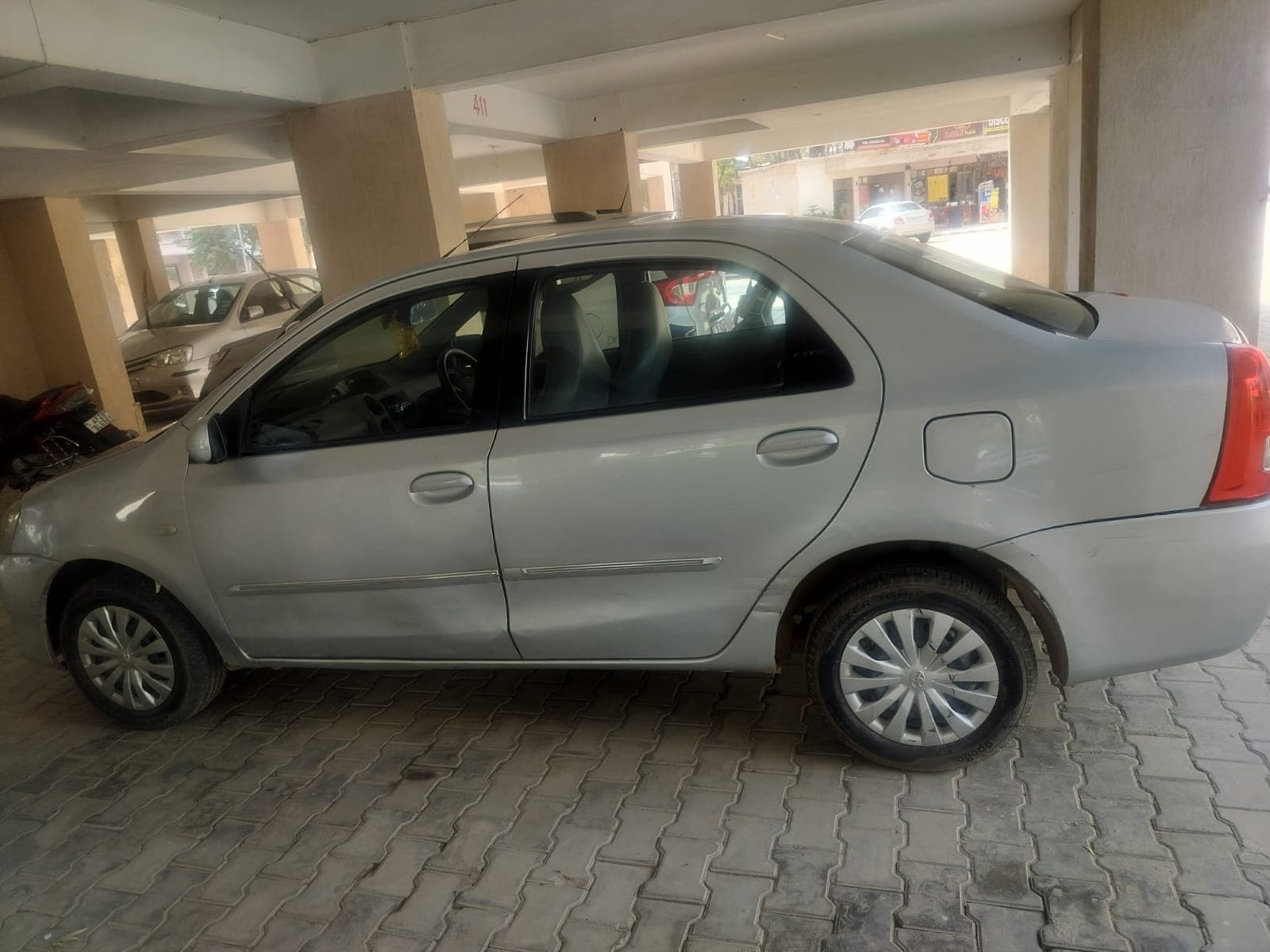 Toyota Etios 1.5 G 2011 exterior | Hooter
