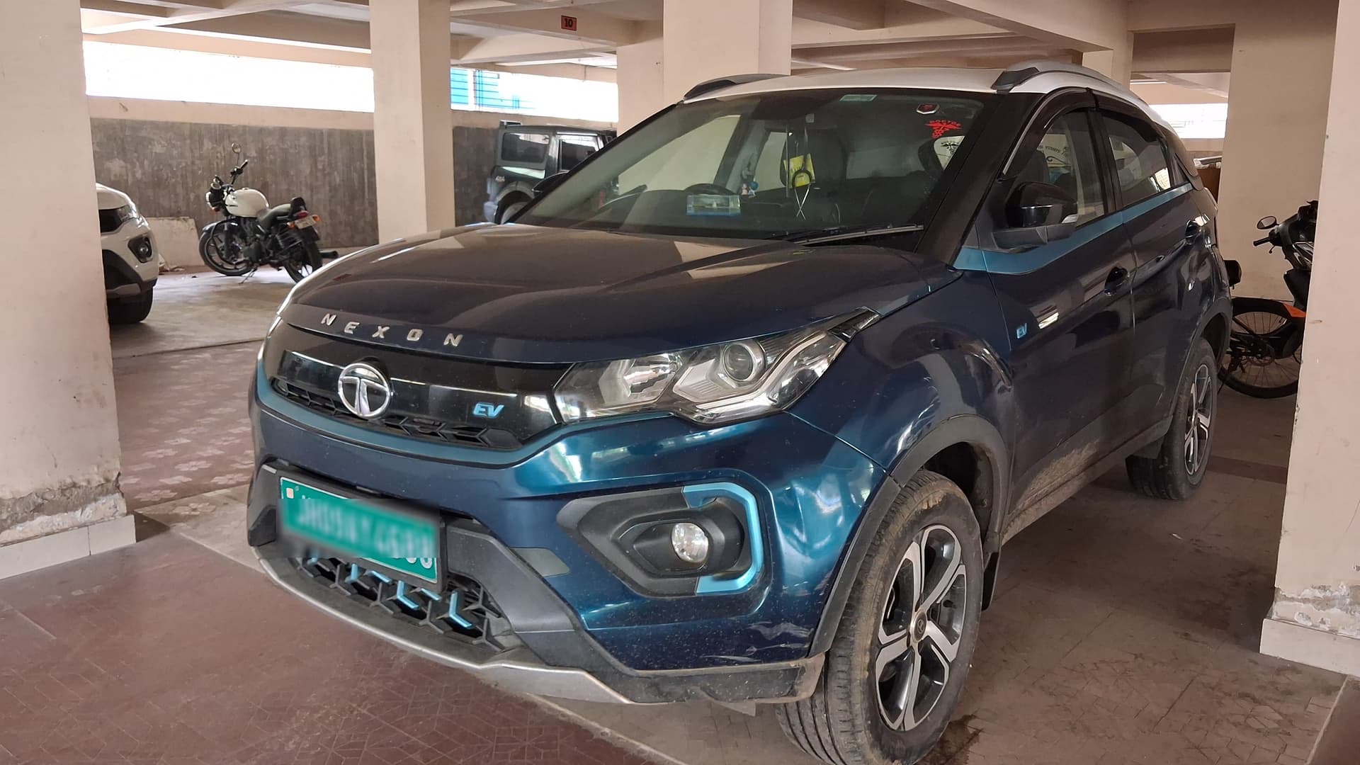 Tata TATA NEXON EV XZ+ LUX 2022 exterior | Hooter