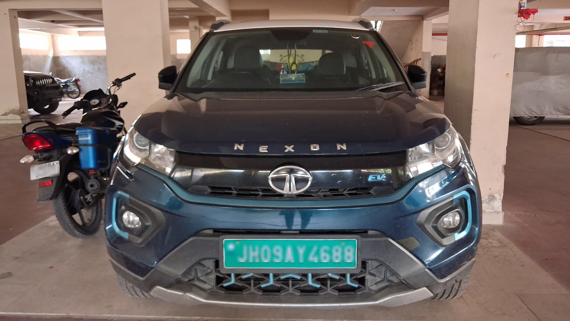 Tata TATA NEXON EV XZ+ LUX 2022 exterior | Hooter