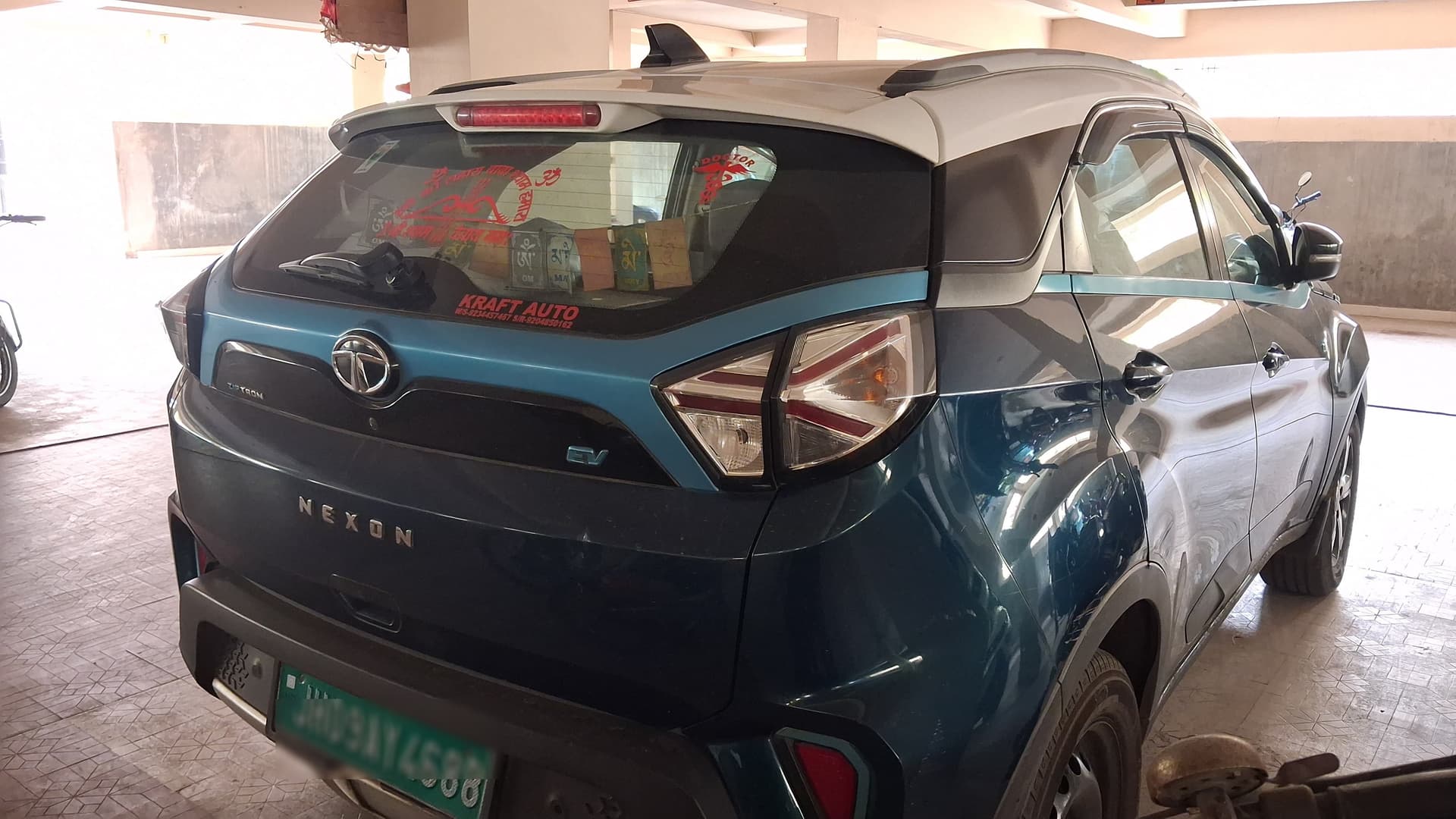Tata TATA NEXON EV XZ+ LUX 2022 exterior | Hooter