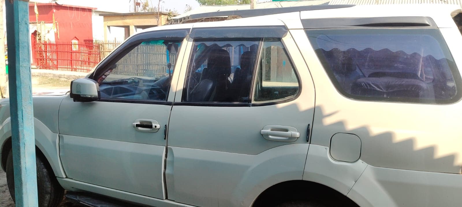Tata SAFARI STORME 2013 exterior | Hooter