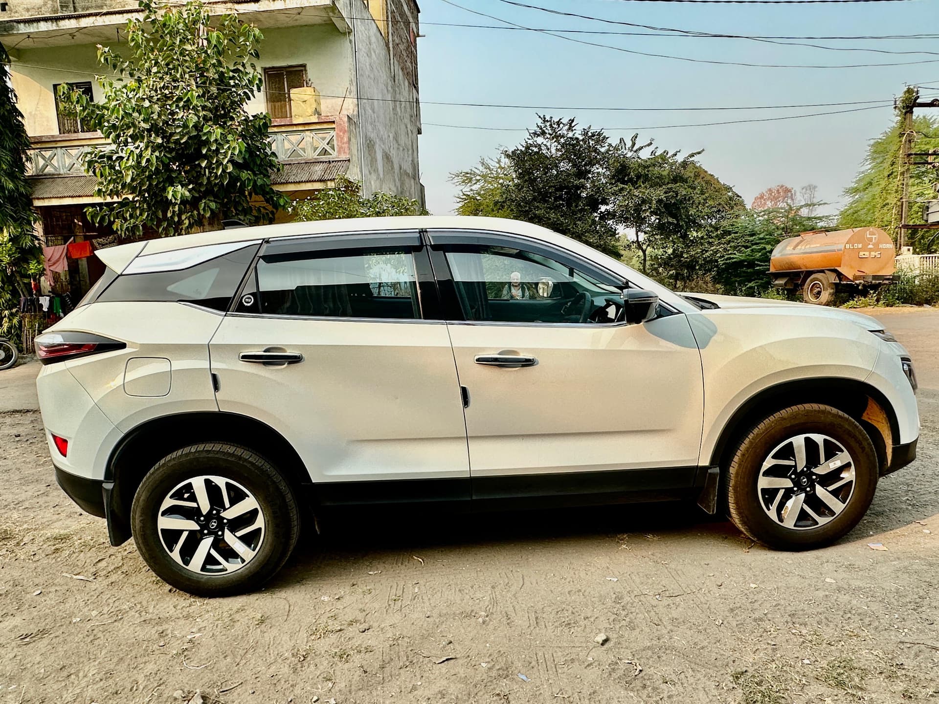 Tata HARRIER XZA+ 2LBS6PH2 2024 exterior | Hooter