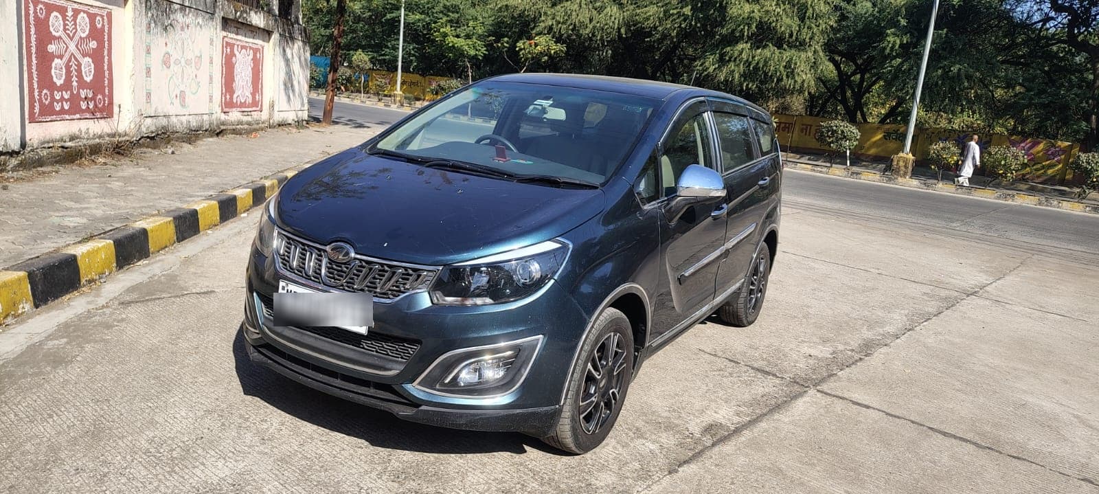 Mahindra MARAZZO 8STR M8 BS4 2019 exterior | Hooter