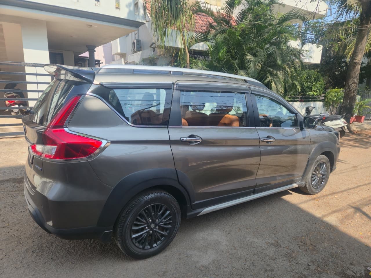 Maruti Suzuki XL6 SMART HYBRID ZETA 2022 exterior | Hooter