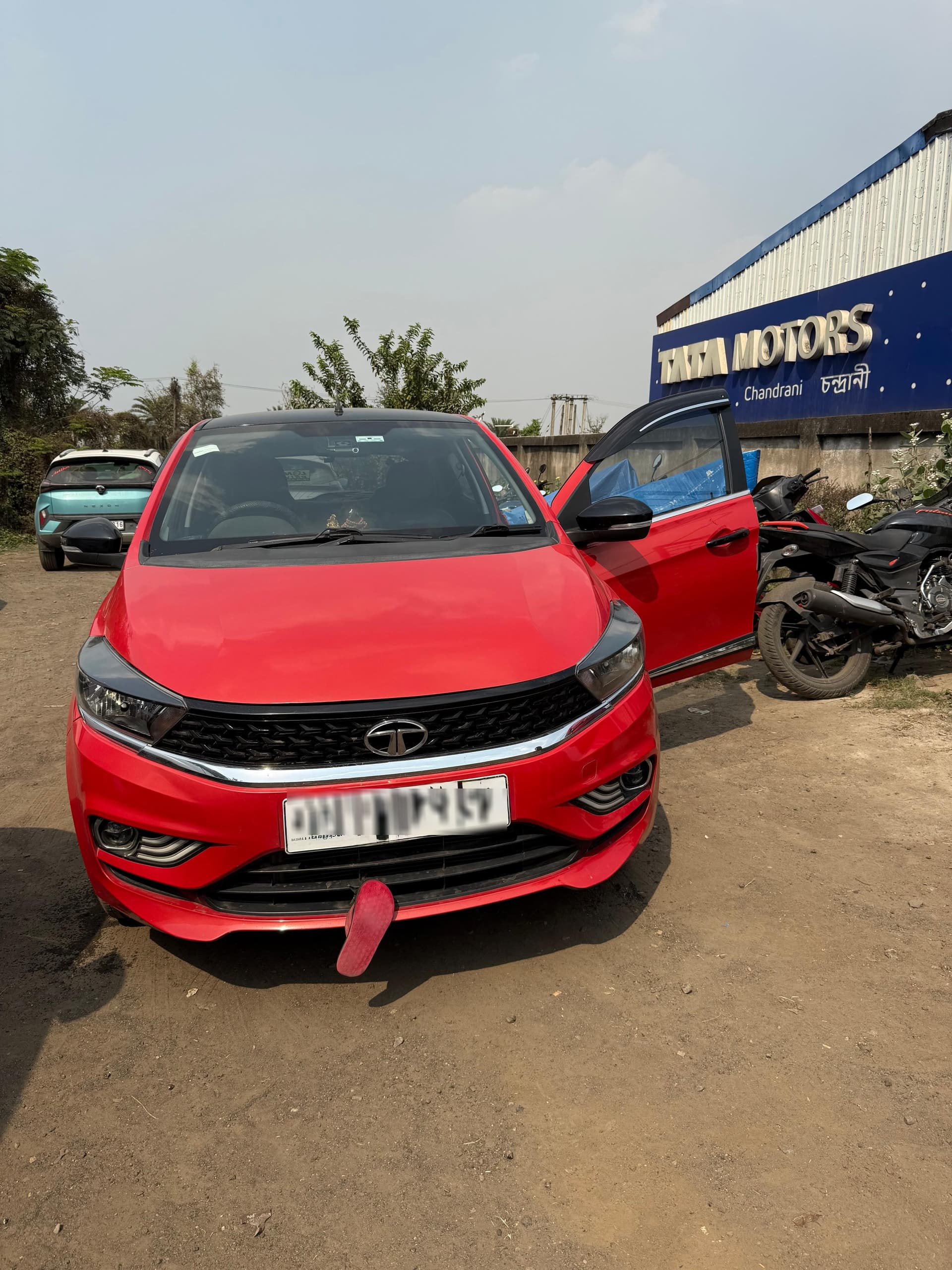 Tata TIAGO XZA+ AMT DT 2020 exterior | Hooter