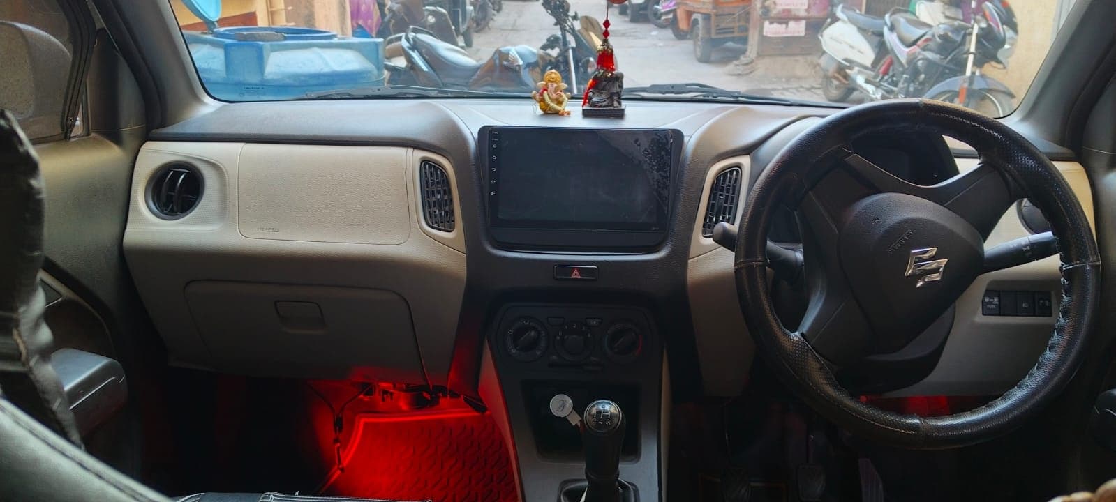 Maruti Suzuki WAGONR LXI(O) CNG 1.0L 2019 exterior | Hooter