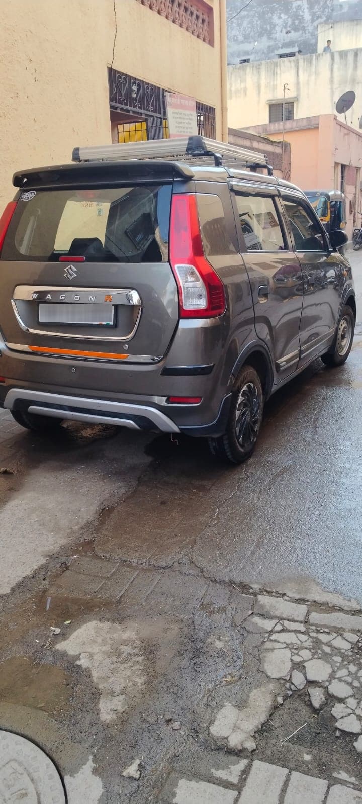 Maruti Suzuki WAGONR LXI(O) CNG 1.0L 2019 exterior | Hooter