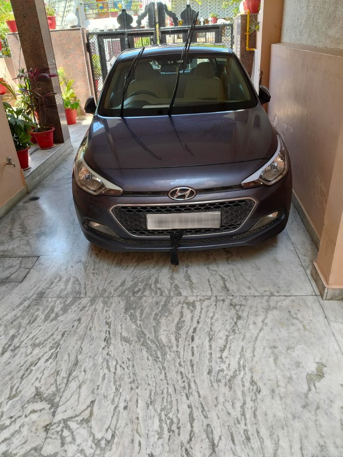 Hyundai I20 SPORTZ VTVT 2016 exterior | Hooter