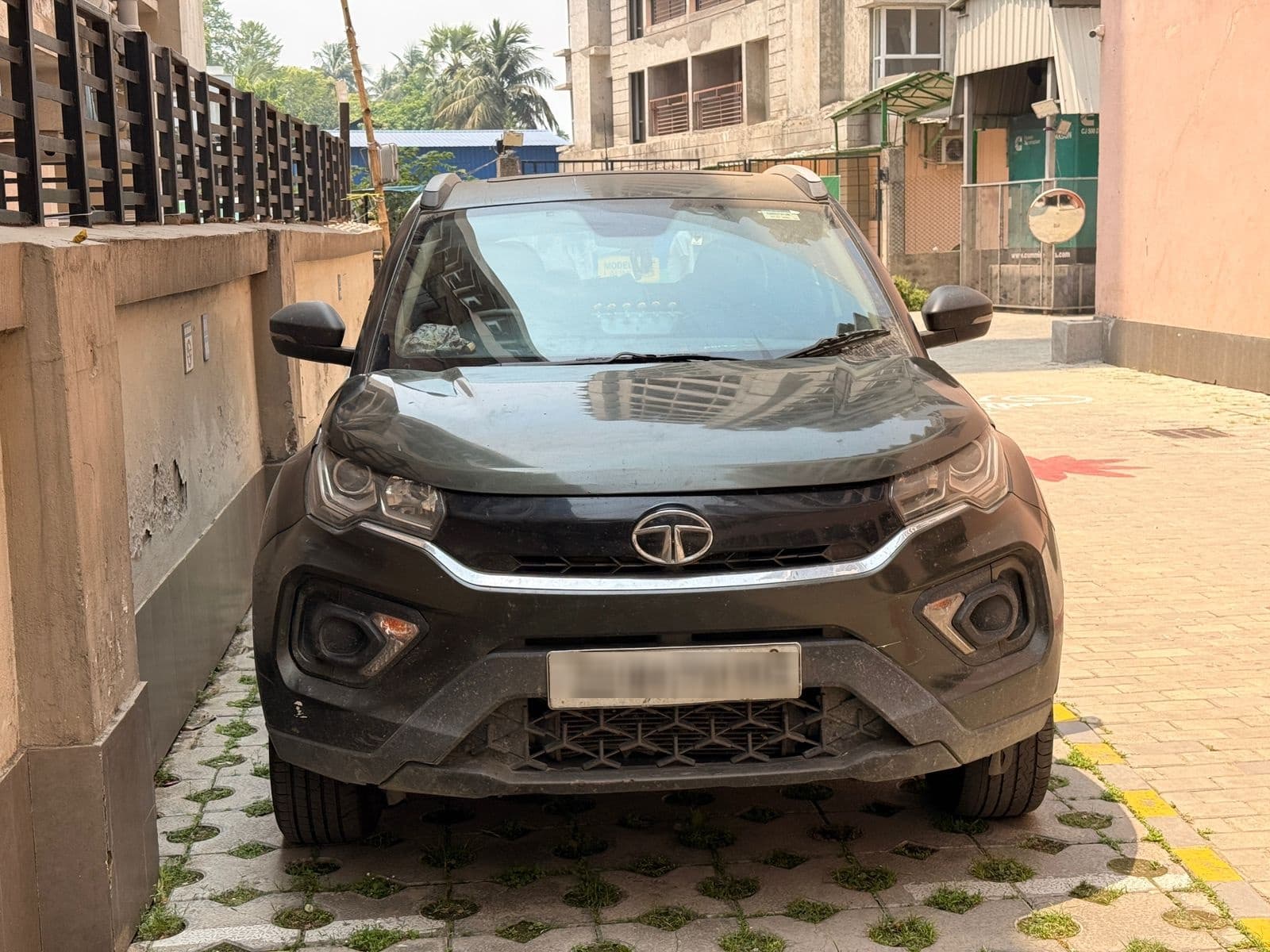 Tata Nexon XMS 2022 exterior | Hooter