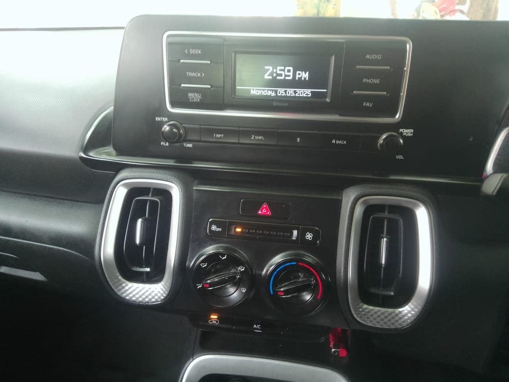 Kia SONET D1.5 6MT HTK 2020 exterior | Hooter
