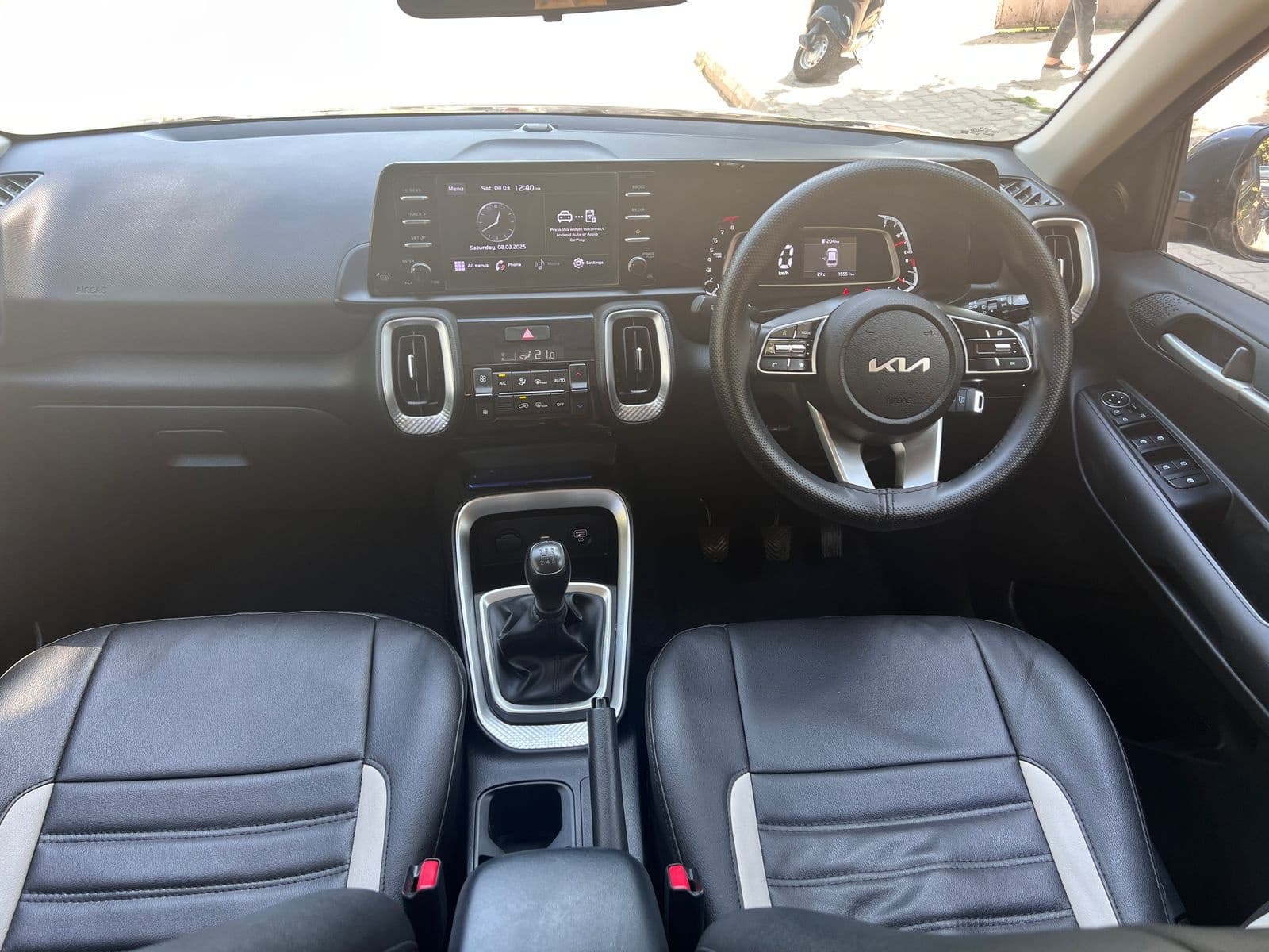 Kia SONET G1.2 5MT HTK PLUS 2021 exterior | Hooter