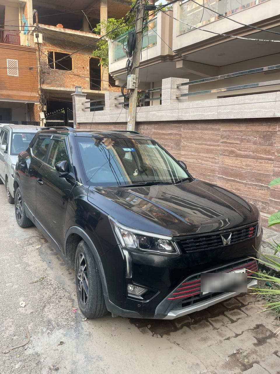 Mahindra MAHINDRA XUV3OO W8 O PG BS6 MT 2023 exterior | Hooter