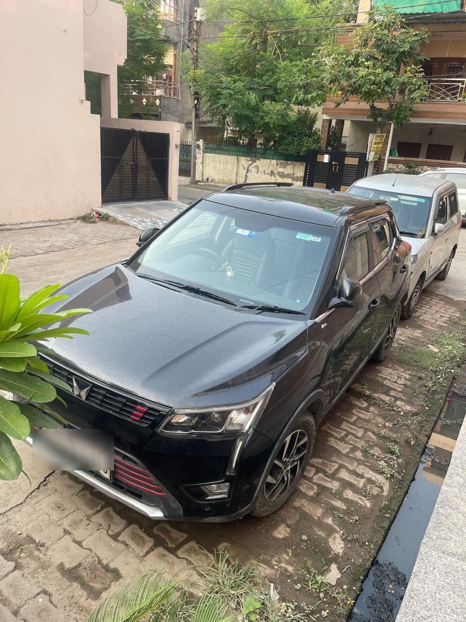 Mahindra MAHINDRA XUV3OO W8 O PG BS6 MT 2023 exterior | Hooter