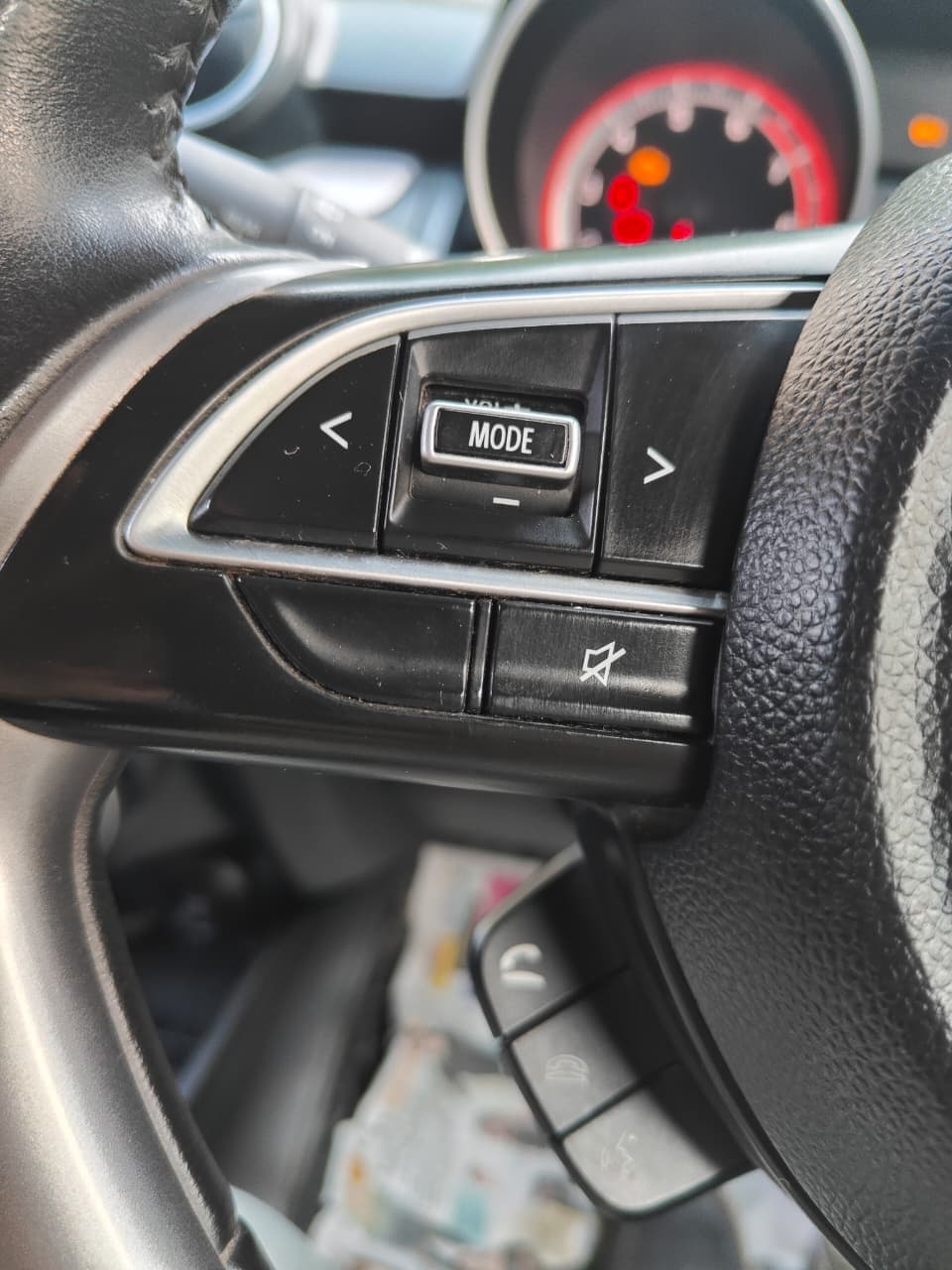 Used car photo 10 | Hooter