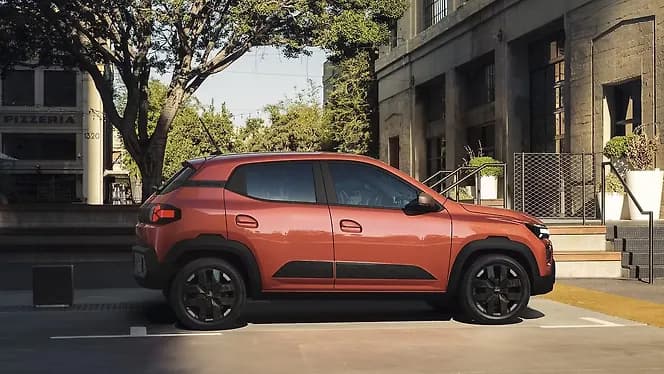 Renault Kwid EV Right Side View | Hooter