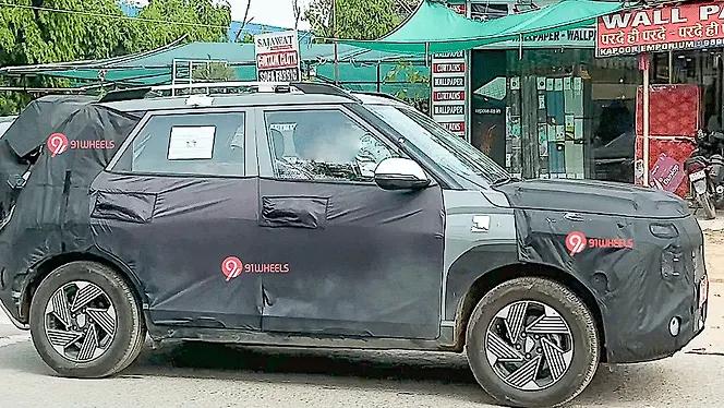 Hyundai New Venue Right Side View