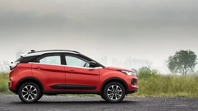 Tata Nexon [2020-2023] Right Side View | Hooter