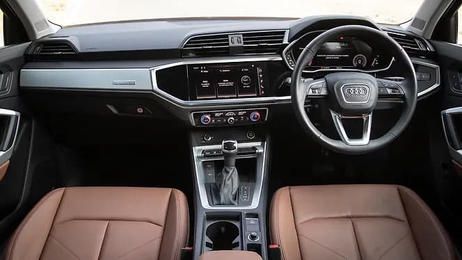 Audi Q3 Dashboard | Hooter