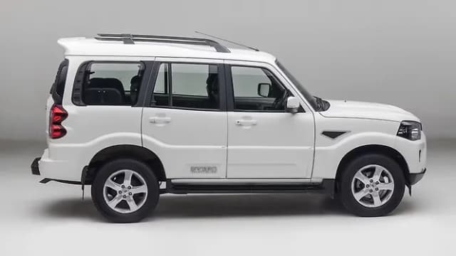 Mahindra Scorpio 2021 Right Side View