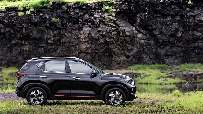 Kia Sonet [2020-2022] Right Side View