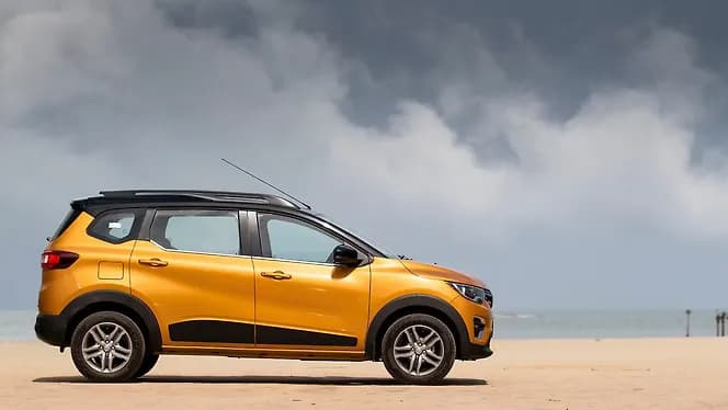 Renault Triber [2019-2023] Right Side View | Hooter