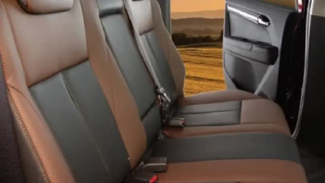 Isuzu V-Cross Rear Seats