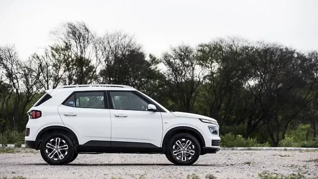 Hyundai Venue Right Side View