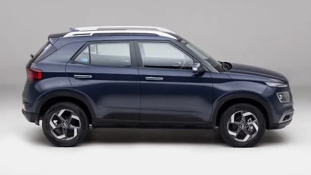 Hyundai Venue [2019-2022] Right Side View