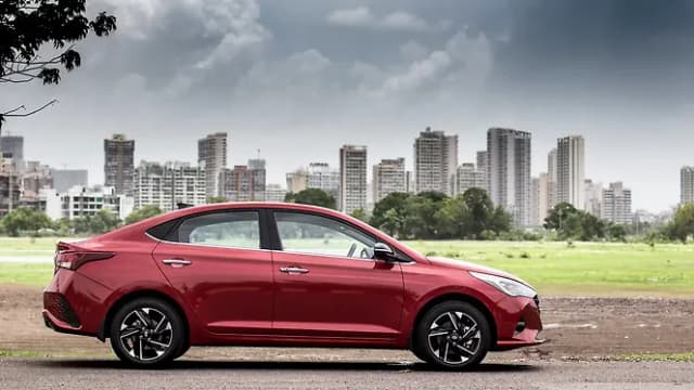 Hyundai Verna [2020-2023] Right Side View | Hooter