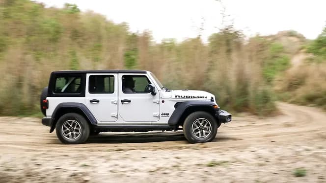 Jeep Wrangler Right Side View | Hooter