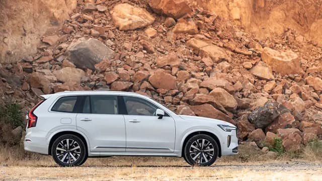 Volvo XC90 Right Side View