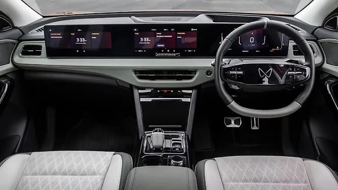 Mahindra XEV 9e Dashboard | Hooter