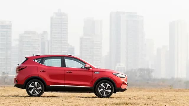 MG ZS EV Right Side View