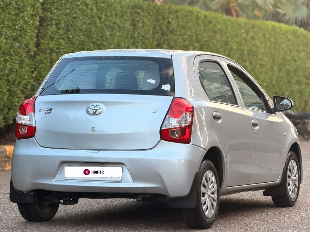 LOOK_AROUND image for TOYOTA ETIOS LIVA G M | Hooter LOOK_AROUND image for TOYOTA ETIOS LIVA G M | Hooter
