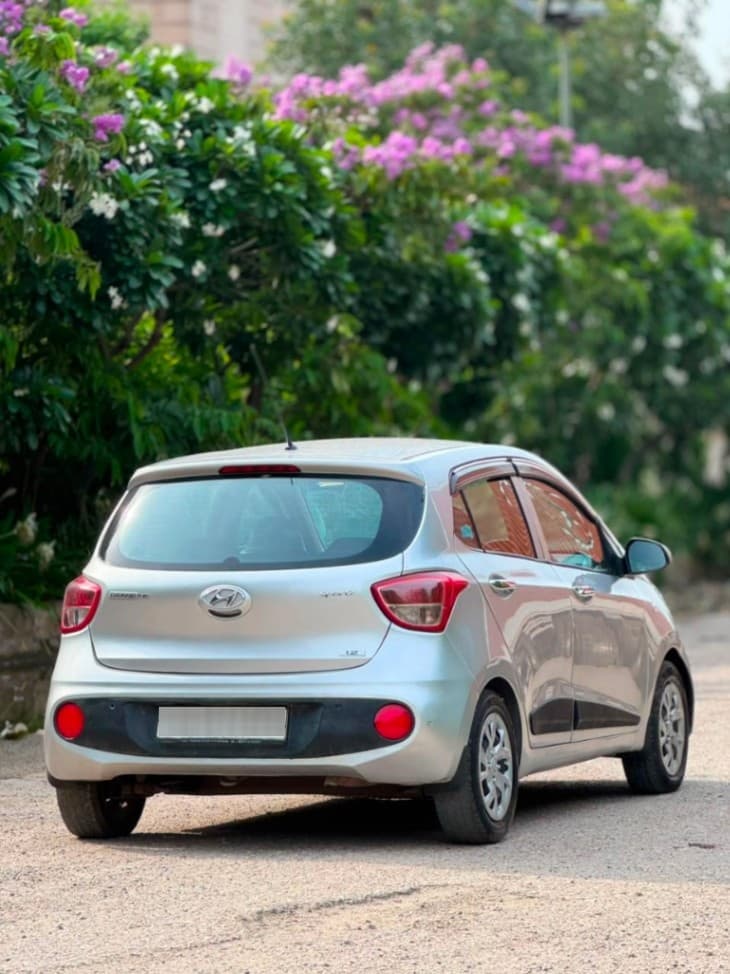 LOOK_AROUND image for GRAND I10 SPORTZ 1.2 | Hooter LOOK_AROUND image for GRAND I10 SPORTZ 1.2 | Hooter
