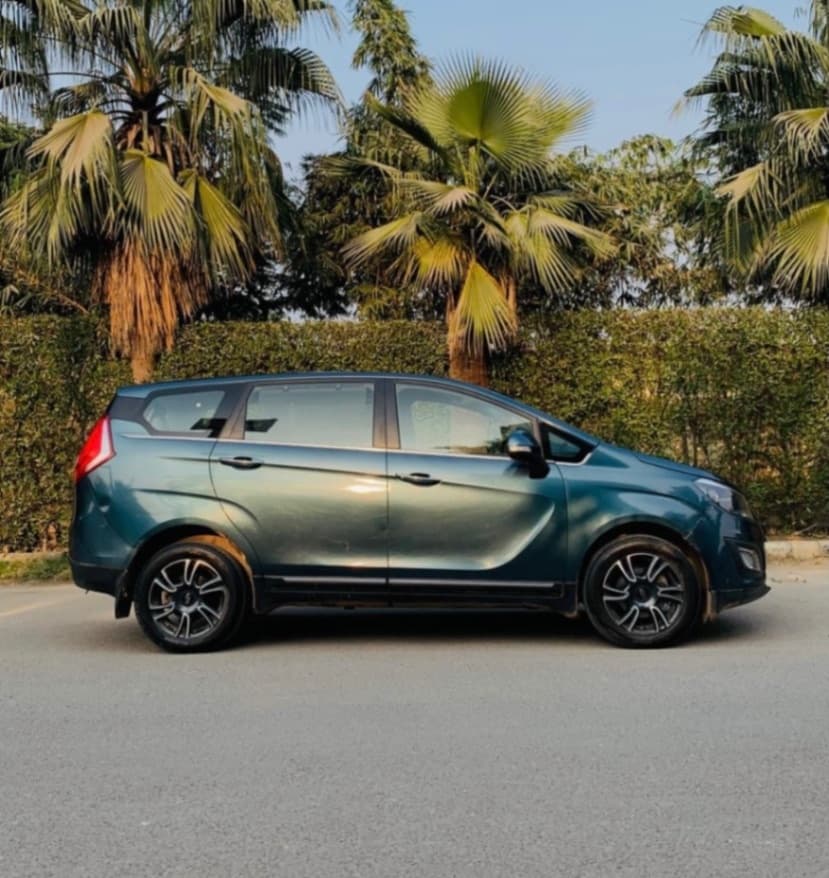 LOOK_AROUND image for MAHINDRA MARAZZO 7 STR M8